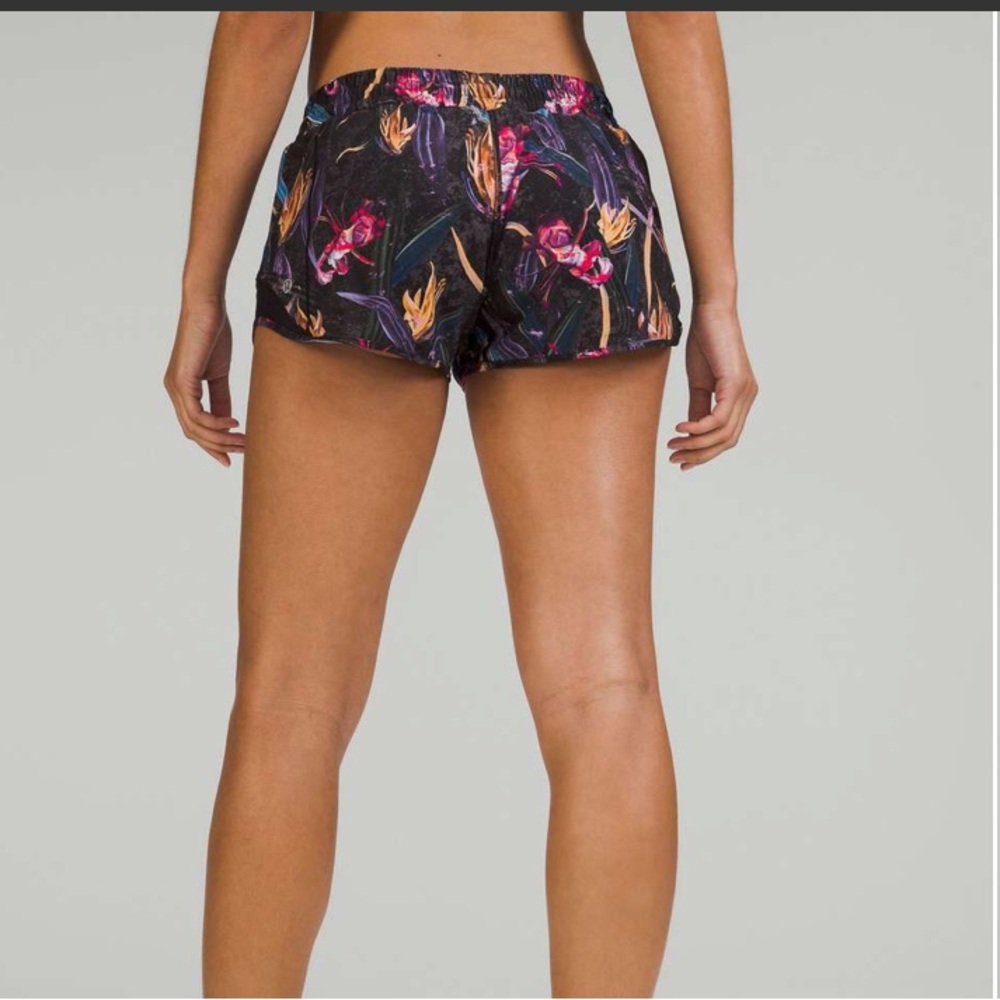 Lululemon Hotty HOT SHORTS 2.5" Floral Multi Black - Picture 3 of 8